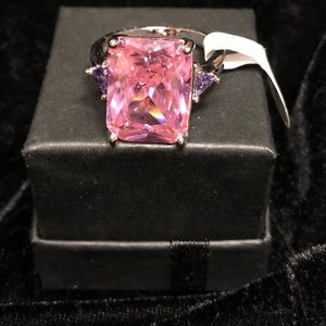 4k pink stone with amethyst side stone ring